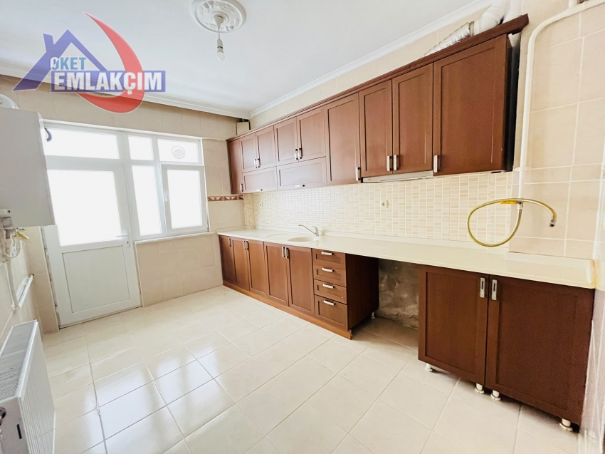 MERKEZİ KONUM EREYLİN AVM KARŞISI 2+1 KİRALIK DAİR