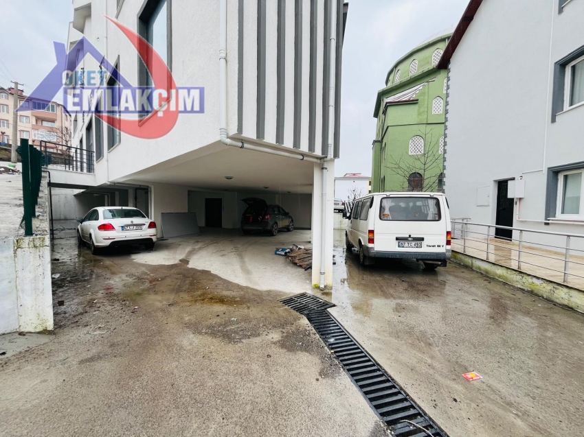 DAĞ EVLERİ MEVKİNDE KİRALIK 200M2 DEPO/DÜKKAN