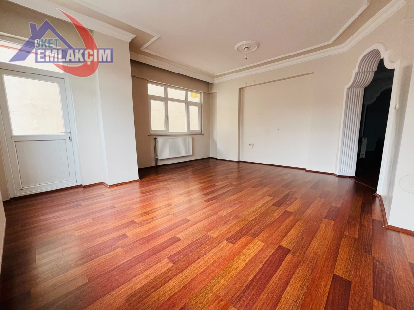 MERKEZİ KONUM EREYLİN AVM KARŞISI 2+1 KİRALIK DAİR