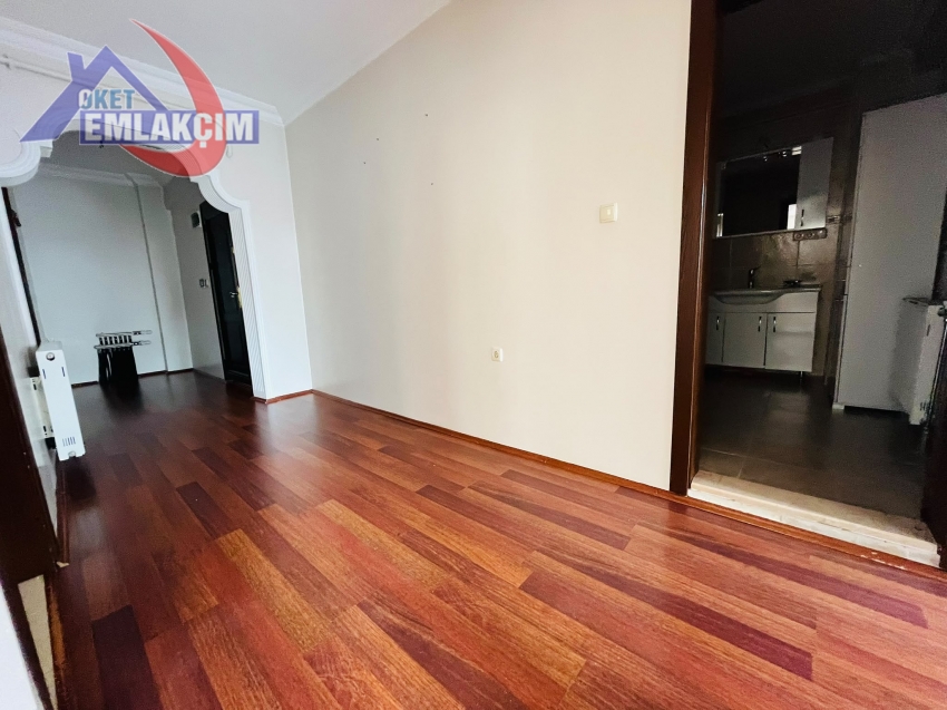 MERKEZİ KONUM EREYLİN AVM KARŞISI 2+1 KİRALIK DAİR