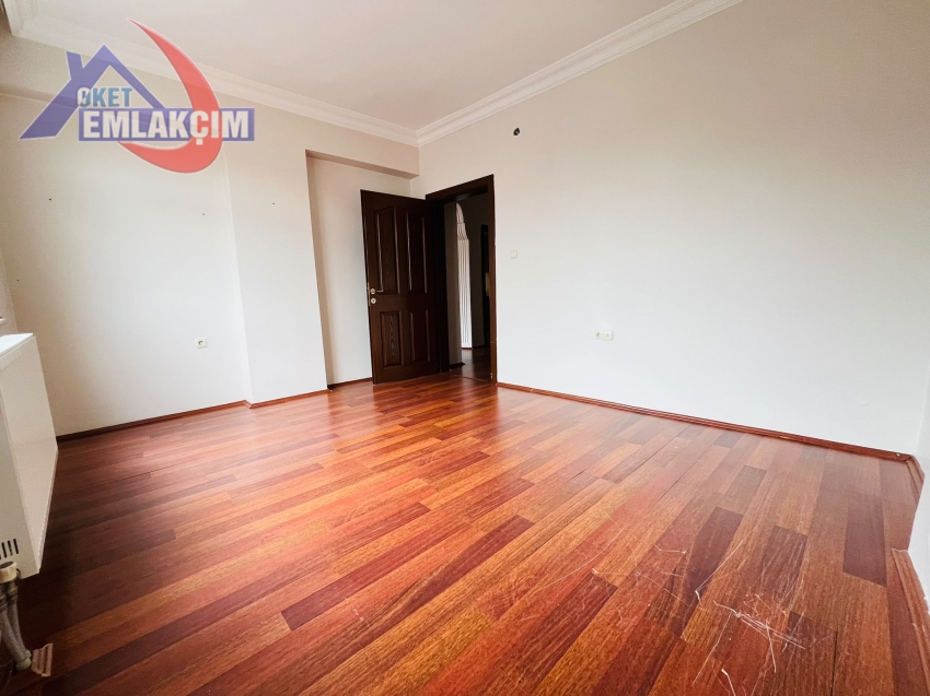 MERKEZİ KONUM EREYLİN AVM KARŞISI 2+1 KİRALIK DAİR