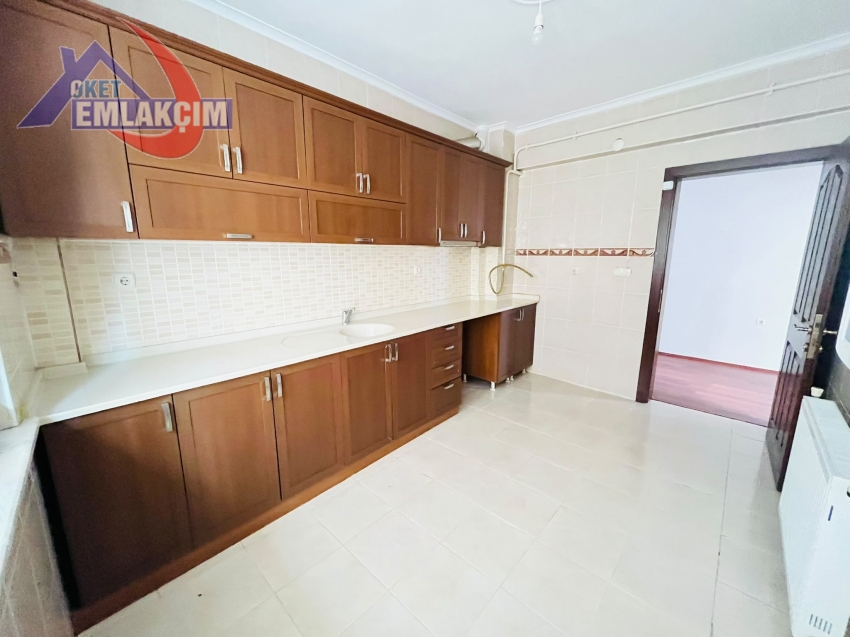 MERKEZİ KONUM EREYLİN AVM KARŞISI 2+1 KİRALIK DAİR