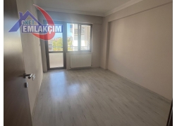 HATİP SOKAKDA OKULLARA YÜRÜME MESAFESİNDE 2+1 KİRA