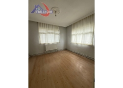 KIŞLA MEVKİNDE İŞÇİLER İÇİN UYGUN KİRALIK BİNA