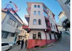 YALI CADDESİNDE DENİZ MANZARALI 3+1 UYGUN FİYATTA 