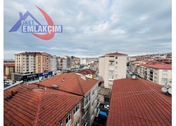 CADDE ÜSTÜ 3+1 KİRALIK LÜX DAİRE