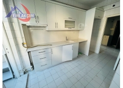 YALI CADDESİNDE DENİZ MANZARALI 3+1 UYGUN FİYATTA 