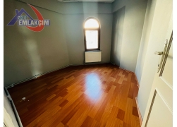 YALI CADDESİNDE DENİZ MANZARALI 3+1 UYGUN FİYATTA 