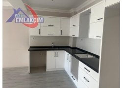 HATİP SOKAKDA OKULLARA YÜRÜME MESAFESİNDE 2+1 KİRA