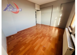 YALI CADDESİNDE DENİZ MANZARALI 3+1 UYGUN FİYATTA 