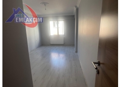 HATİP SOKAKDA OKULLARA YÜRÜME MESAFESİNDE 2+1 KİRA